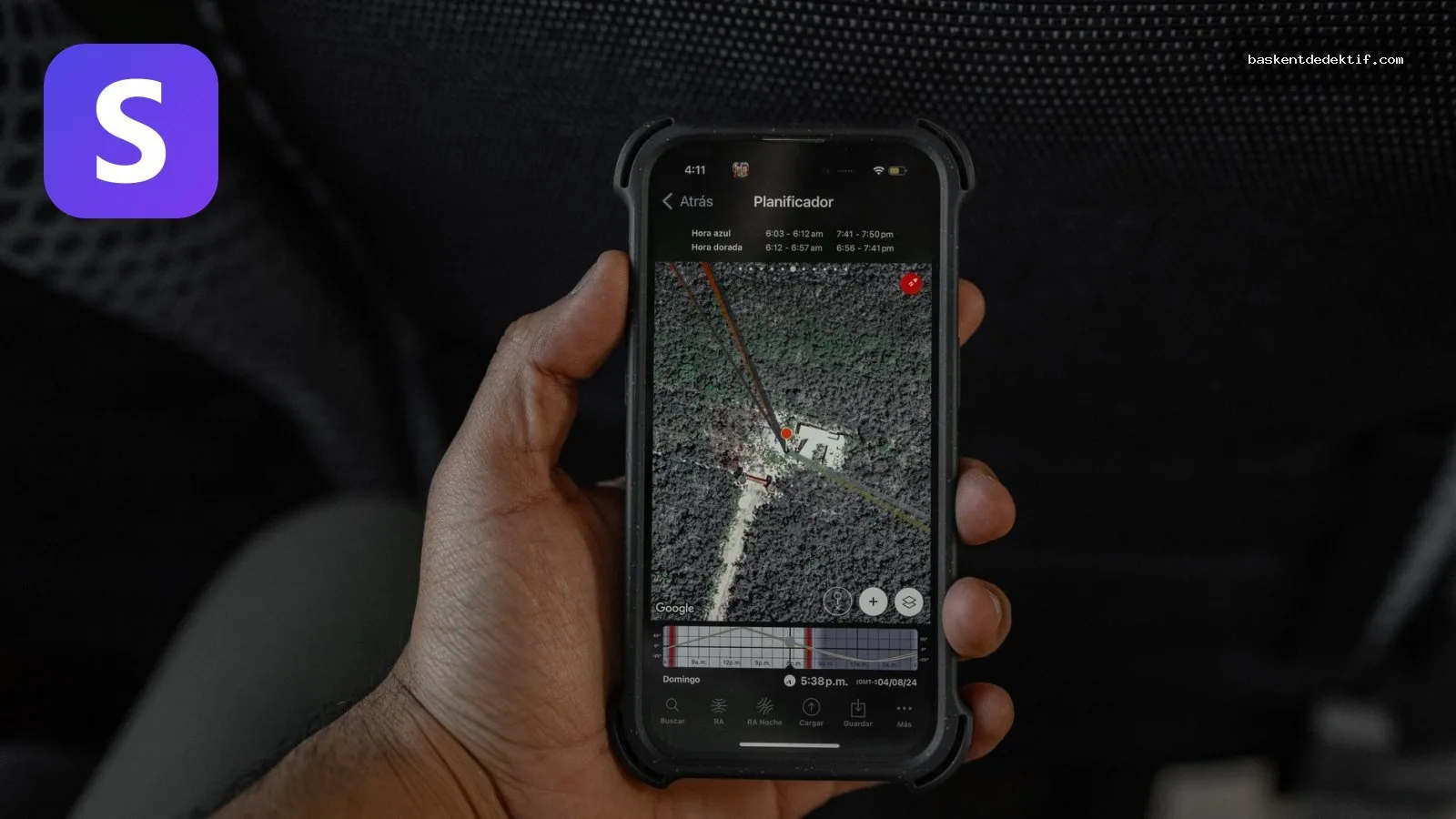 Ankara Özel Dedektif ile Araştırma Kapsamını Netleştirin 3 Araç içinde Ankara Eş Takip uygulaması gösteren akıllı telefon