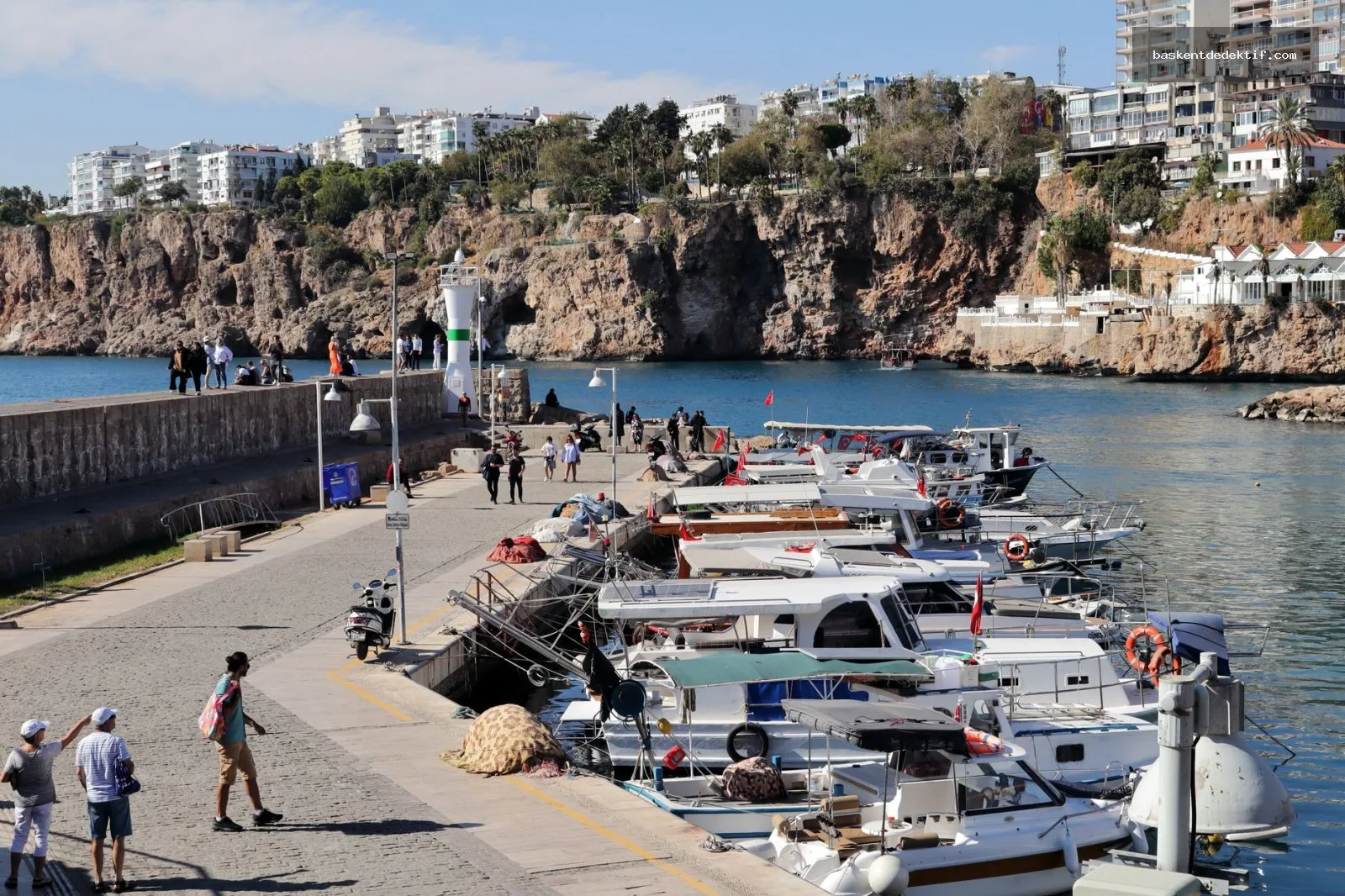 Antalya Kepez Özel Dedektif Antalya Kepez’te gölgeleyen deniz feneri ve yelkenli gemiler