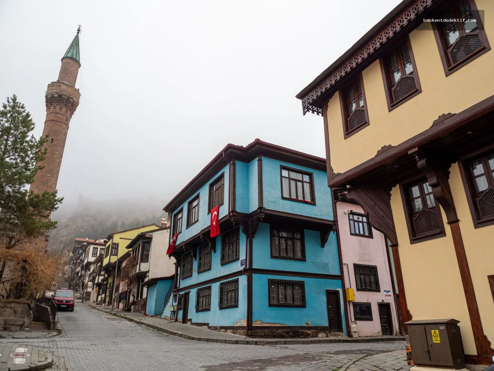 Artvin’de Sırlarınızı Keşfetmek İçin Güçlü Özel Dedektif Hizmetleri: Şehrin Gizemlerini Etik Araştırmalarla Aydınlatın 2 Dedektif Artvin Artvin’deki tarihi Osmanlı caddelerinde gizemli dedektif arayan esrarengiz duruş