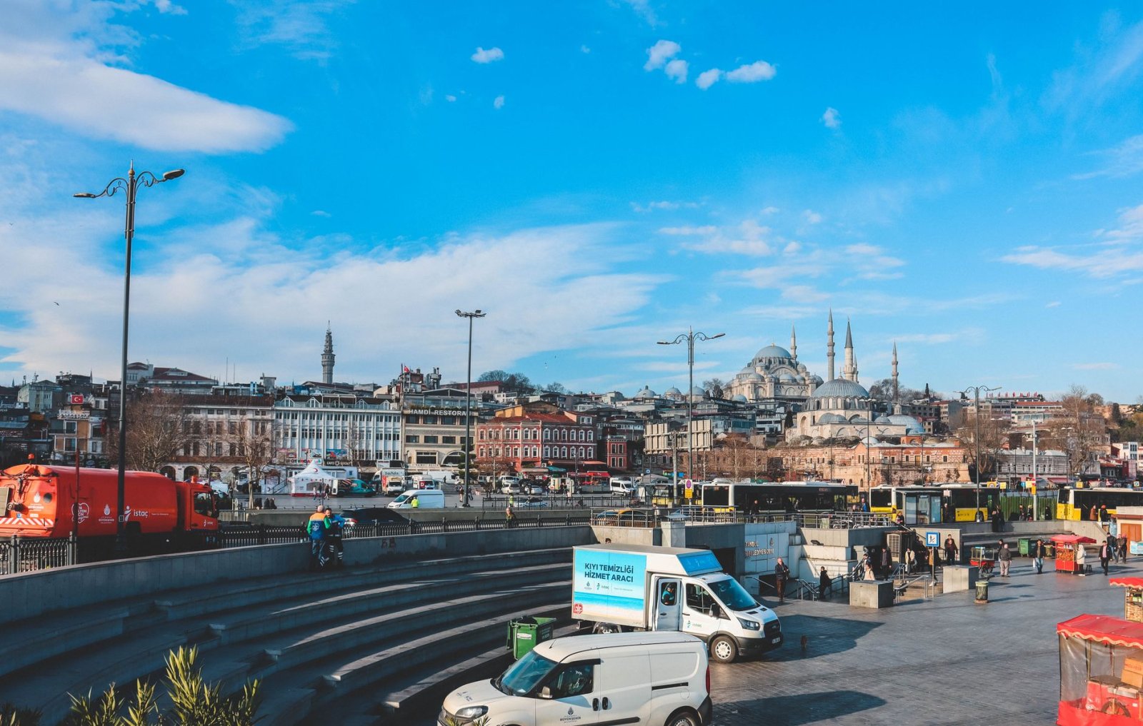 Kapadokya’nın Sırlarınızı Avanos Özel Dedektif ile Güvenli Araştırın: Gizemli Gerçekleri Keşfedin! 2 Avanos merkez dedektif vanı modern İstanbul’un gürültülü merkezinde duruyor