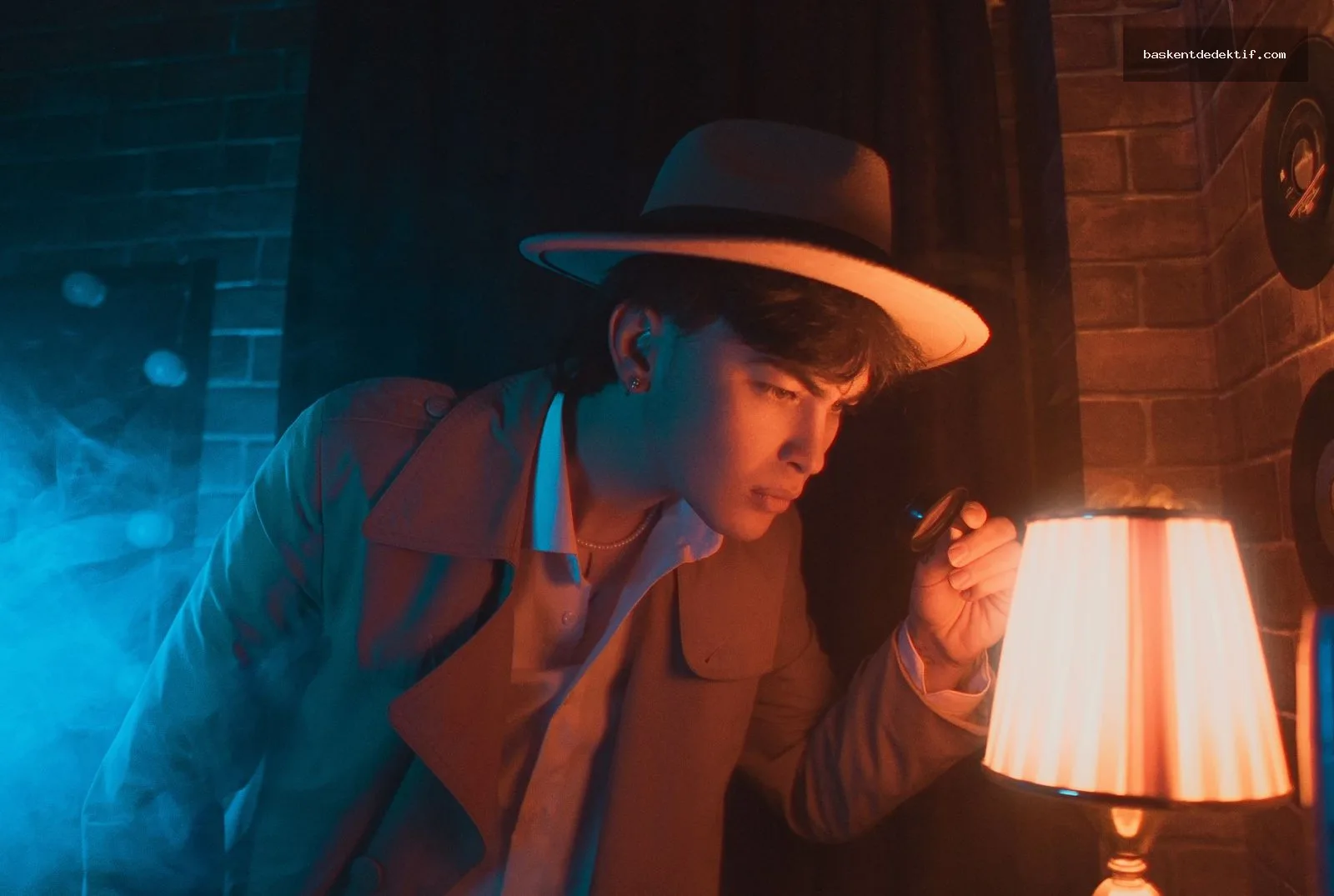 Detektif Avanos’un Avanos’un gizemli sırlarını aydınlatmak için kullanılan detaylı araştırma aletleri