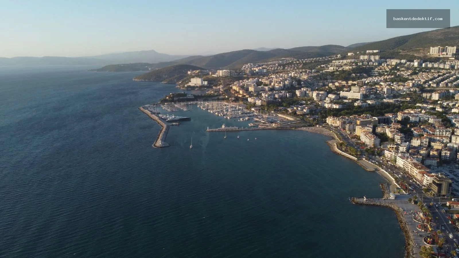 Kuşadası Merkez Dedektif Kuşadası'nın tarihi kıyı kasabasında gizli bir cinayet soruşturması çözülüyor