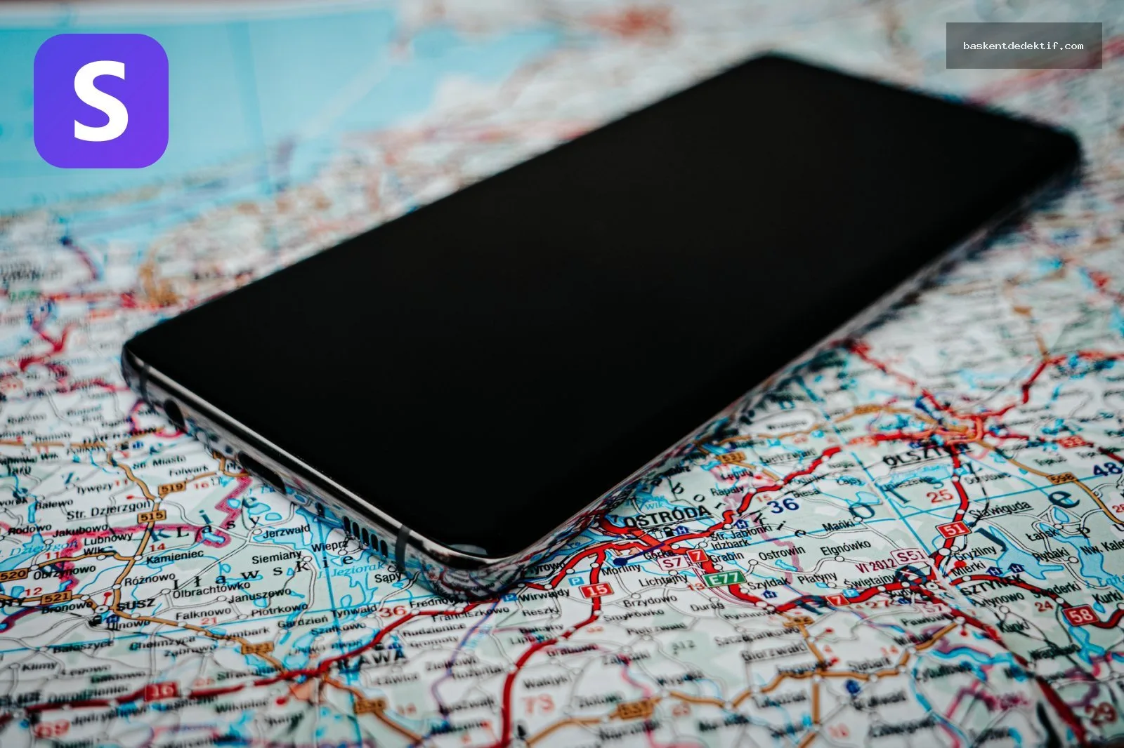 Bartın Dedektif Desteğiyle Israrlı Takip Şüphesinde Güvenli Yol Haritası 3 Eş Takibi için harita üzerinde akıllı telefonla konum takibi