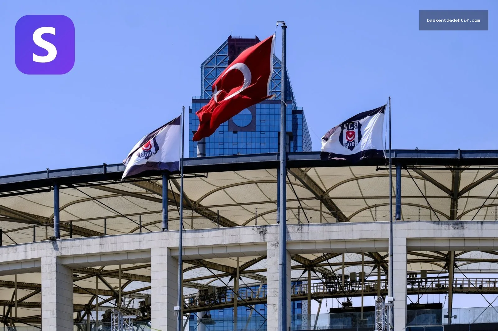 Beşiktaş Eş Takibi maçı Beşiktaş Stadyumu'nda bayraklar dalgalanır