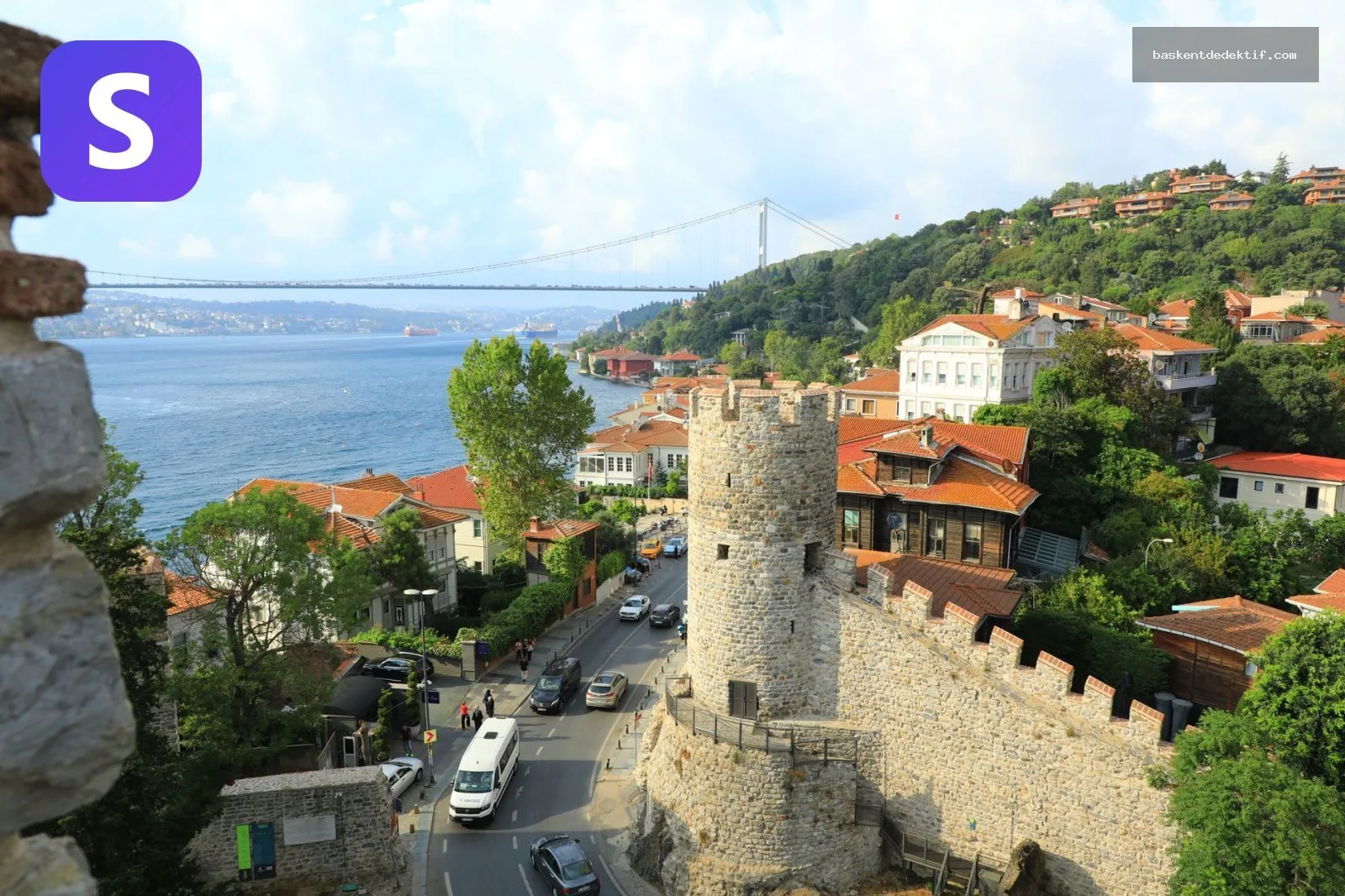 Beykoz İstanbul Dedektif Boğaz manzarasında profesyonel kıyafetli