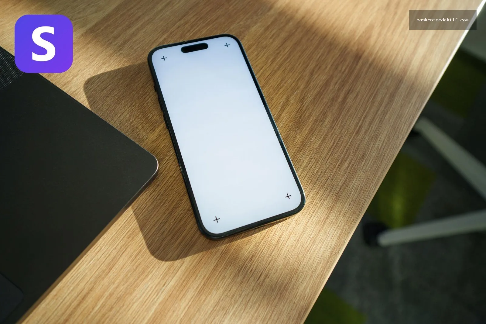 Çanakkale Merkez Dedektif Ararken Eş Takibinde Sınırları Bilin 3 Eş takibi için harita uygulaması açık akıllı telefon tutan el