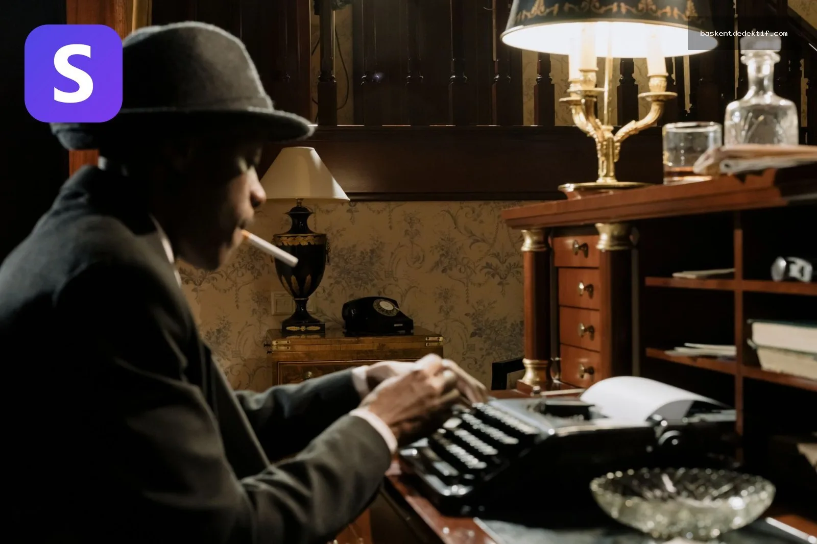 Dedektif Ümraniye ile İkinci El Araç Satışında Güvenli Doğrulama 3 Ümraniye Özel Dedektif vintage daktilo başında gizemli bir dosya inceliyor