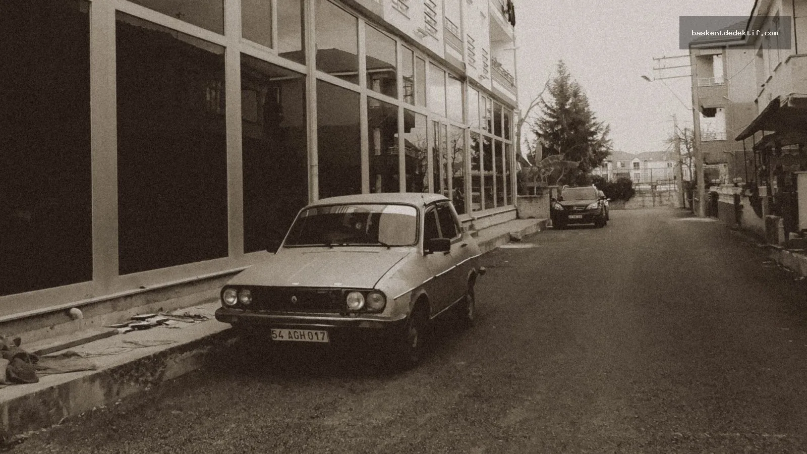Edremit özel dedektif nostaljik klasik aracıyla şehir sokaklarında geziyor