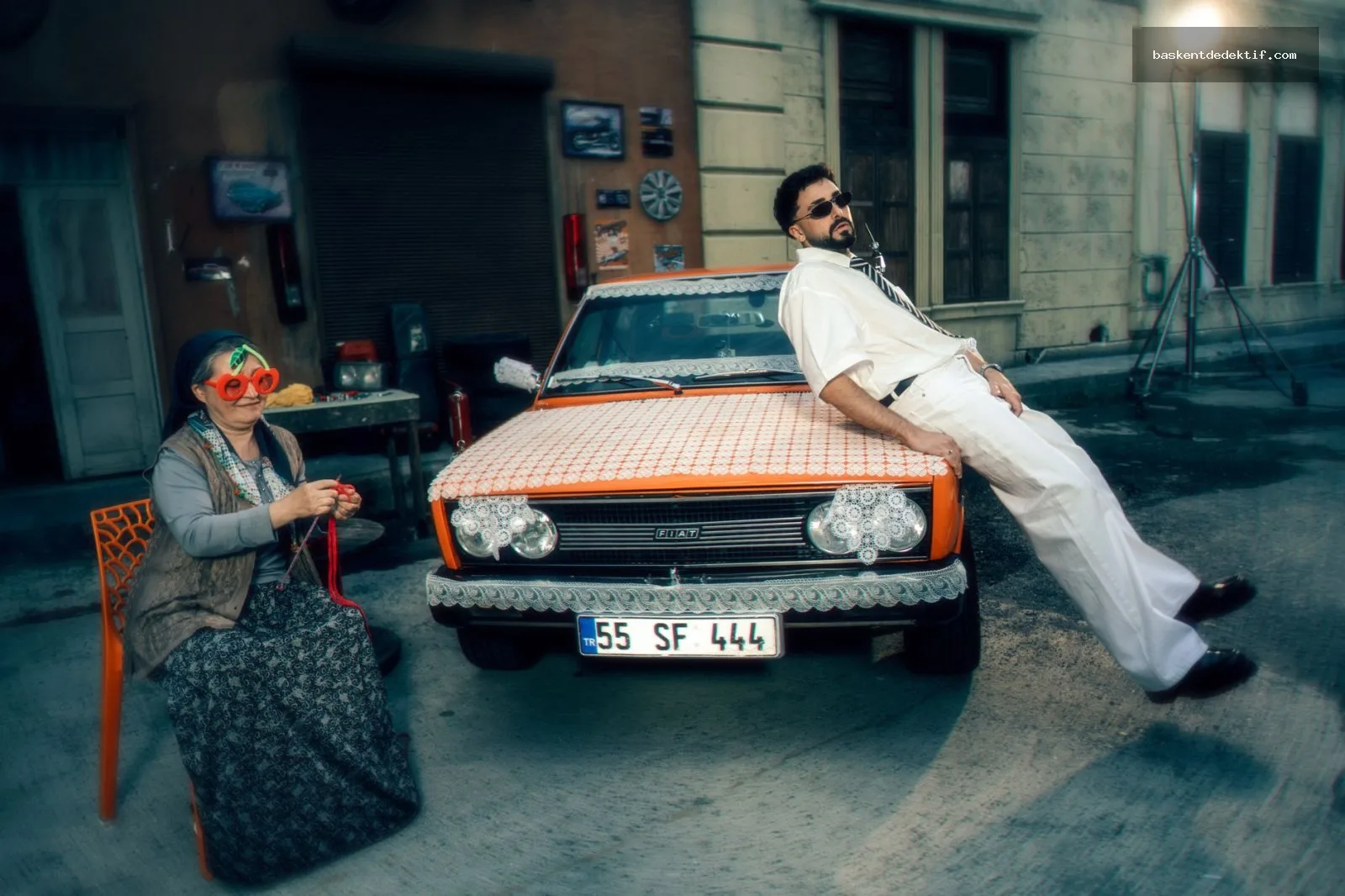 Edremit Dedektif Arayanlar İçin Güvenilir ve Profesyonel Çözüm Rehberi 3 Edremit’deki esmer dedektif ve balıkesir’deki quirky 1920’li yıllar tarzı arabayla gülünç bir