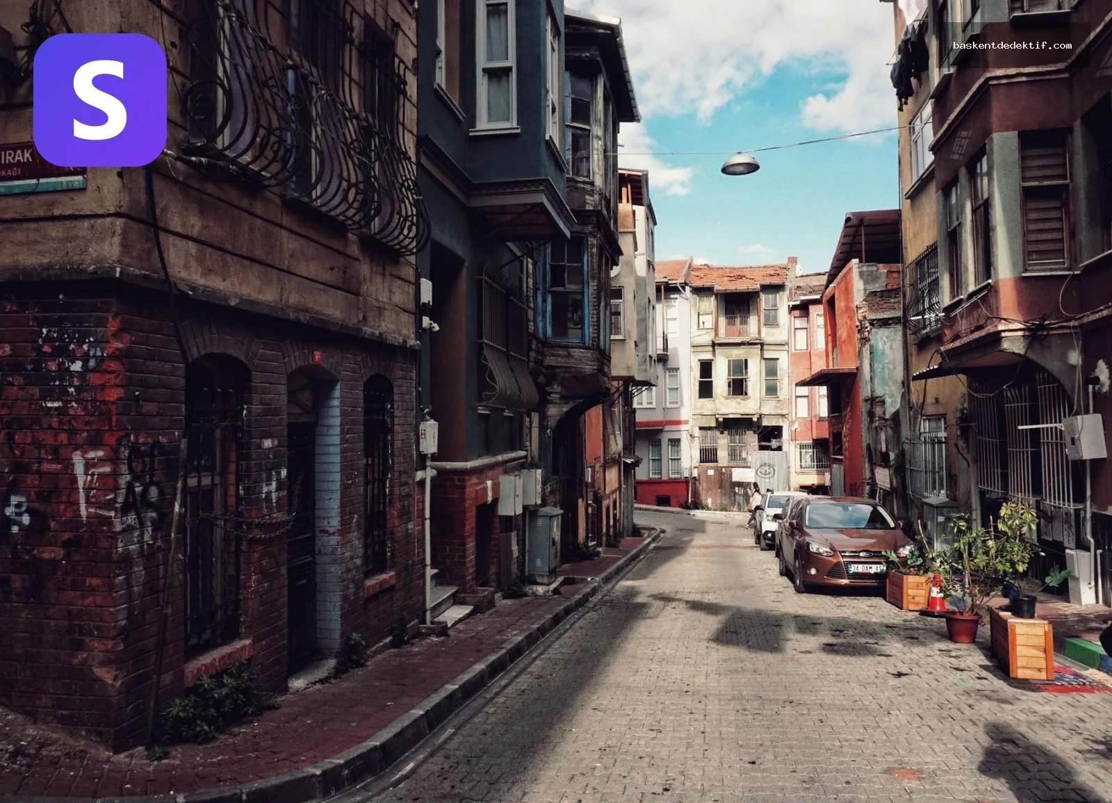 Kadıköy Eş Takibi: Şüpheyi Somut Sorularla Değerlendirin 3 Dedektif Kadıköy, kalabalık Kadıköy sokakta