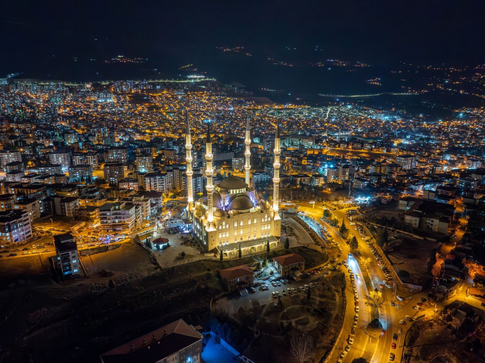 Dedektif Kahramanmaraş Kahramanmaraş şehrinde gölge gibi duran dedektif portreleri