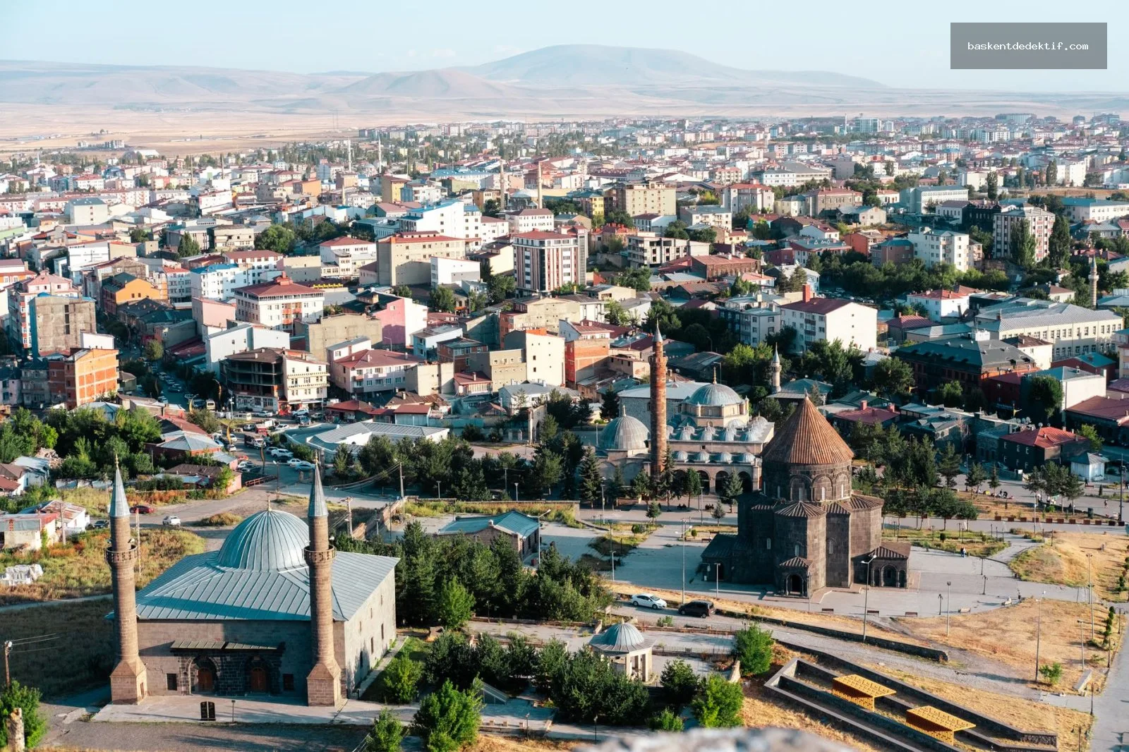 Kars’ın Gizemlerini Keşfedin: Kars Dedektiflik Bürosu ile Şehrin Sırlarınızı Aydınlatın 2 Kars Dedektif Kars’ın tarihi camileri ve şehrin gizemli manzarası