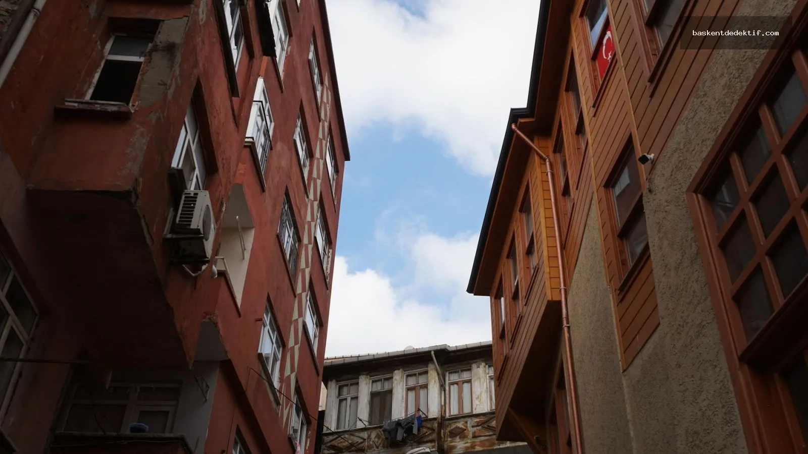 Kars’ın Gizli Gerçeklerini Keşfedin: Özel Dedektiflik ile Şehrin Sırlarınızı Aydınlatın 2 Dedektif Kars İstanbul’un eski kapalıçarşı arasında parlayan mimariler ve Türk bayrağı