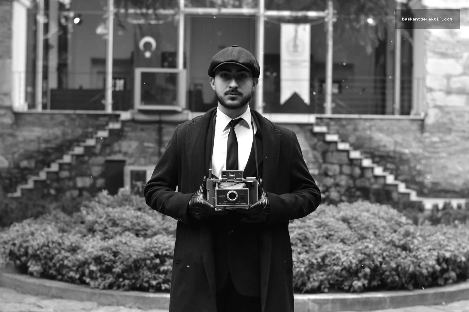 Kazımkarabekir Dedektif, Bursa'da klasik fotoğraf makinesiyle tarihi fotoğraflar çeker