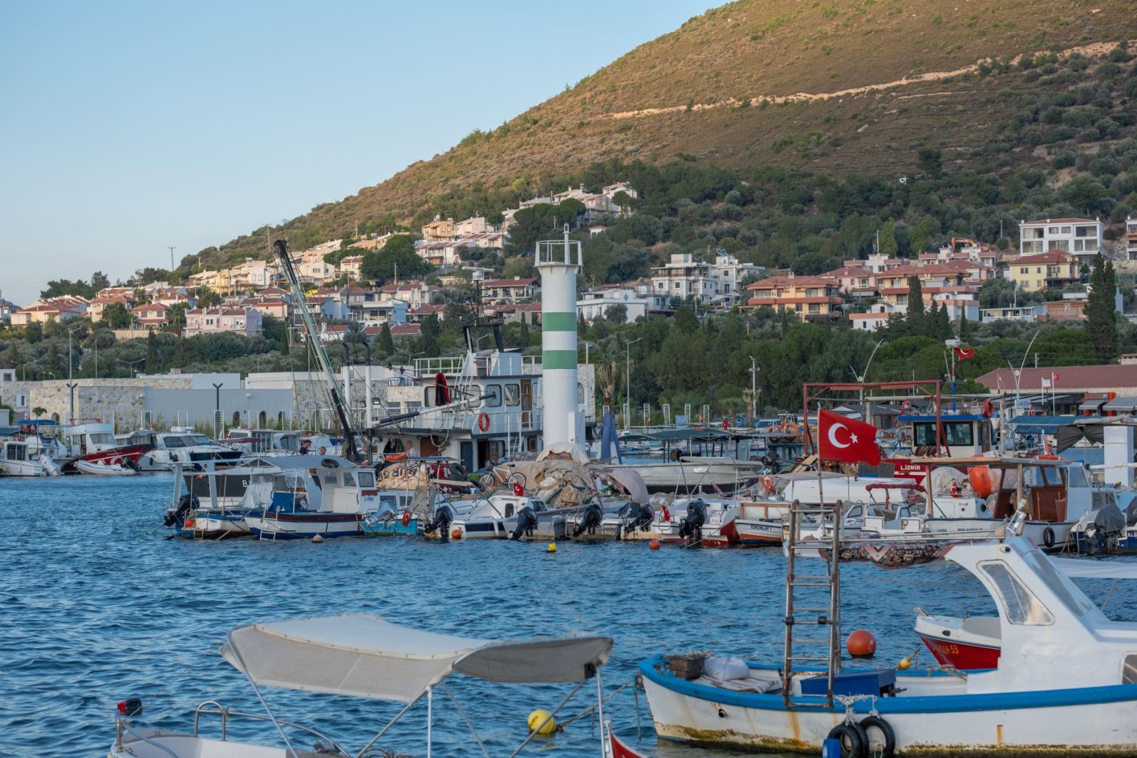 Kepez Dedektif Hizmetleri: Antalya'nın Hızlı Büyüyen İlçesinde Profesyonel Çözümler 3 Kepez Dedektif'in gizemli deniz köyü araştırması
