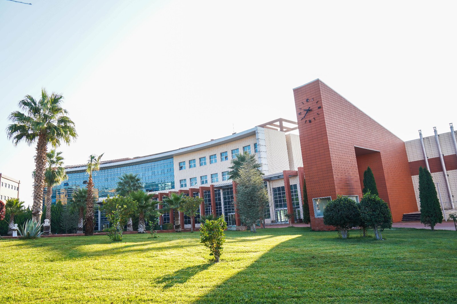 Kilis Merkez Dedektif ofis içerisinde profesyonel bir çalışma yürütüyor