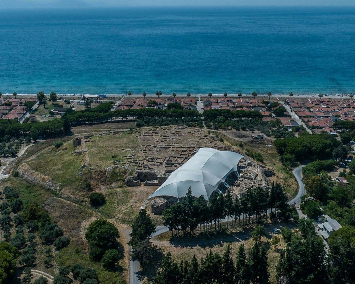 Kuşadası Dedektif: Turistik Bölgede Hukuki Sınırlar ve Güvenli Hizmet Rehberi 3 Kuşadası Merkez Dedektif, tarihi yapı ve turistik bölge