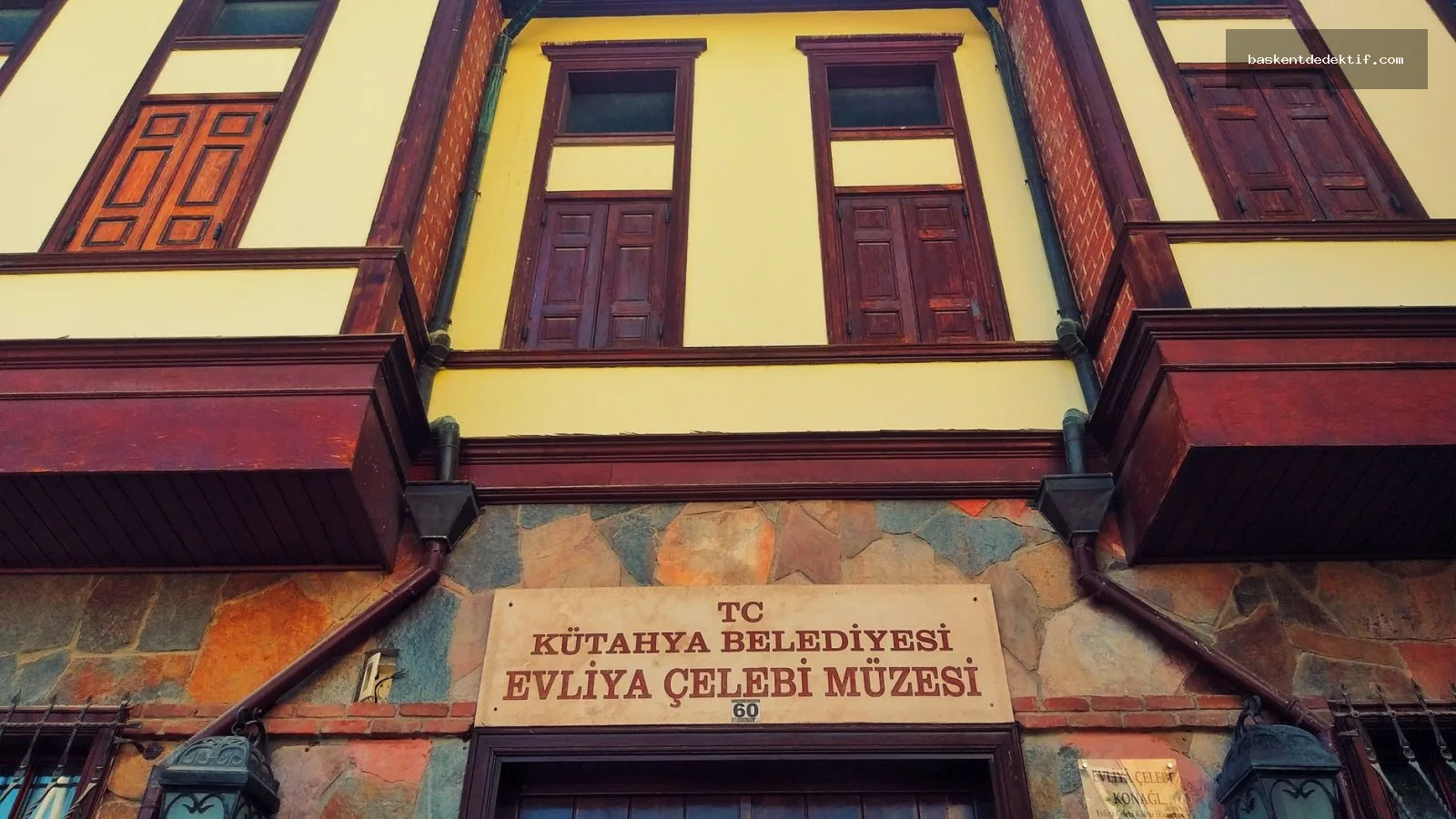 Dedektif Kütahya Kütahya'nın tarihi Osmanlı caddelerinde dedektif çözümlemek