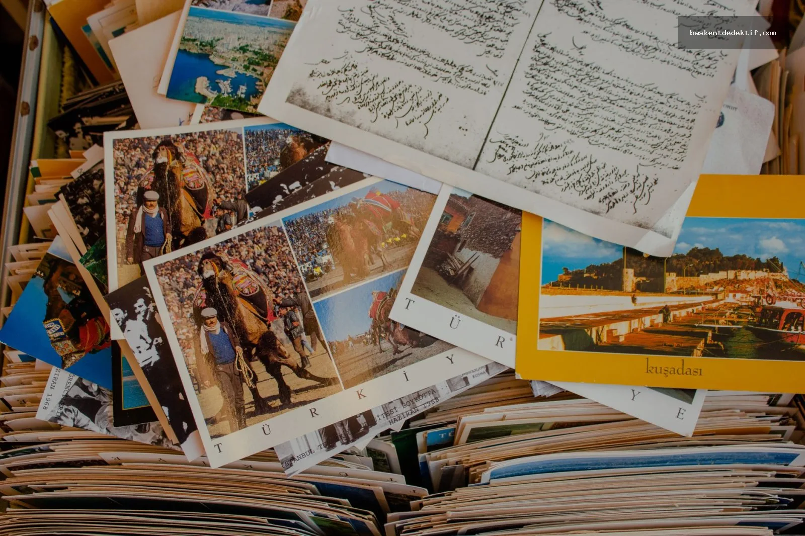 Lapseki’de Sırlarınızı Keşfedin: Lapseki Özel Dedektif Hizmetleriyle Şehrin Gizemlerini Aydınlatın 3 Vintage postcards and Çanakkale Lapseki dedektif belgeleriyle tarihi gizemler keşfediliyor