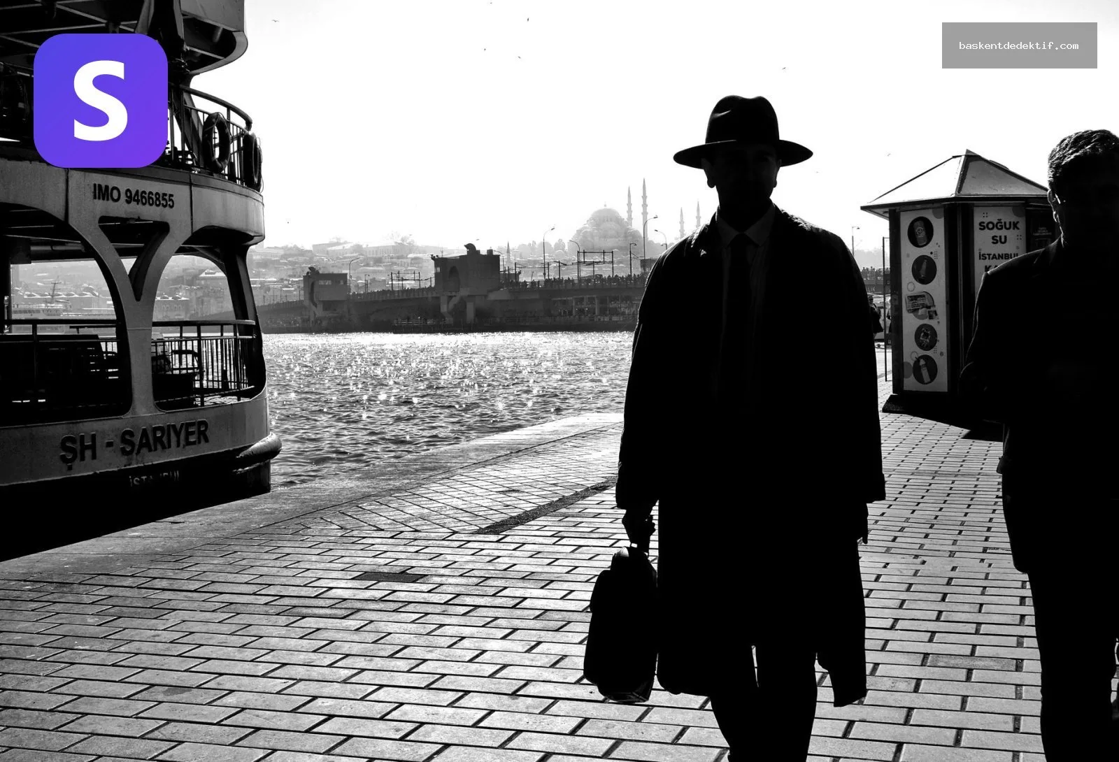 Maltepe Dedektif şapkalı siluet, İstanbul sahili