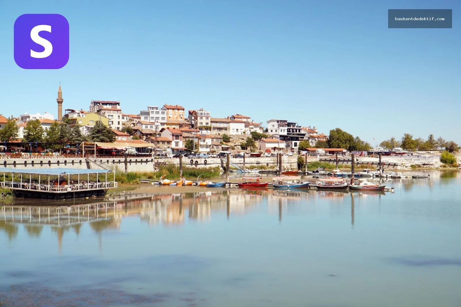 Antalya Manavgat Dedektif nehir kenarında duruyor