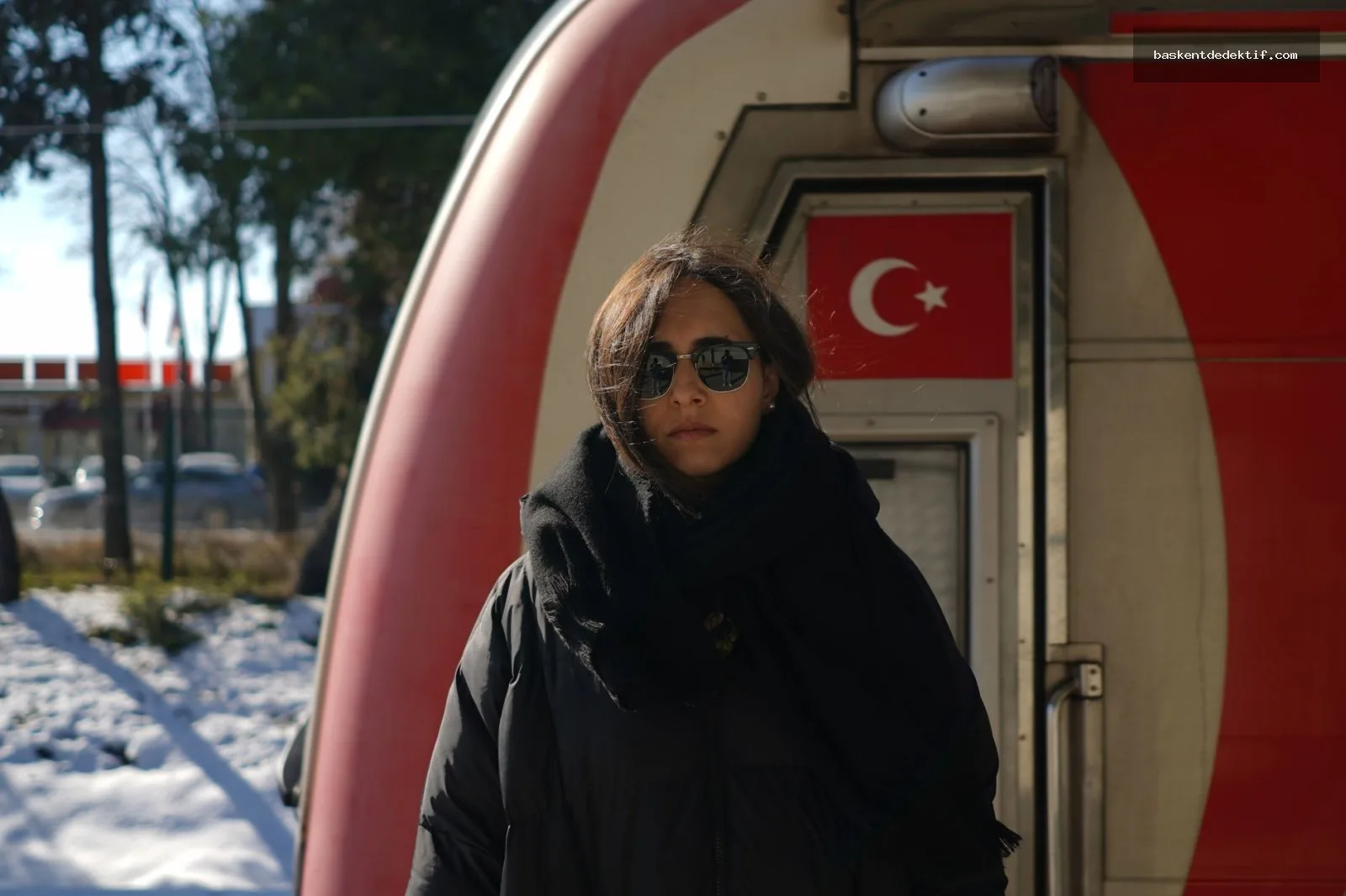 Mardin Kızıltepe dedektifi İstanbul'da şiddetli bakışla gözler önünde gizemli bir duruşta