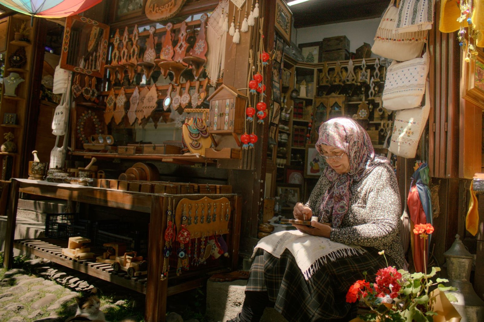 Mardin Merkez’de Dedektif: Gizli Gerçekleri Profesyonel Bir Şekilde Açığa Çıkarın 3 Mardin’ın tarihi sokaklarında dedektif Mardin’in esrarengiz bir vakayı çözen profesyonel