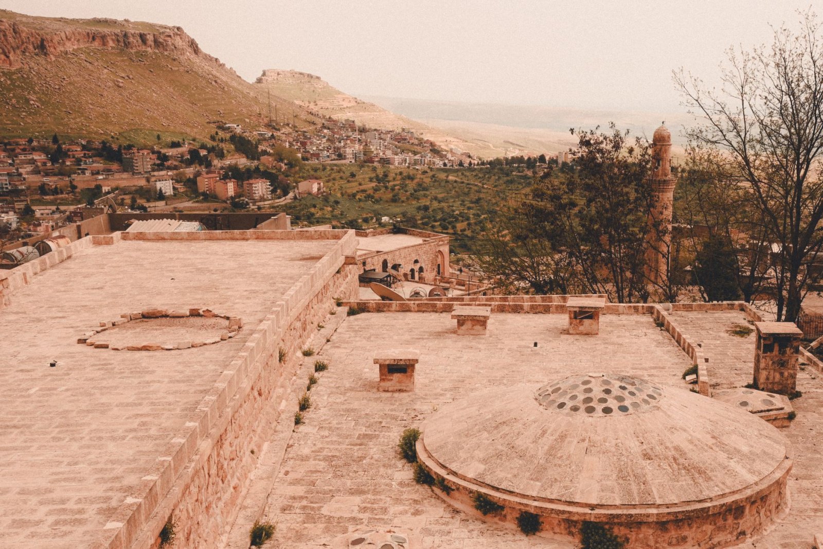 Mardin’deki tarihi duvarlarda gizli bir eser arayan Mardin Dedektif