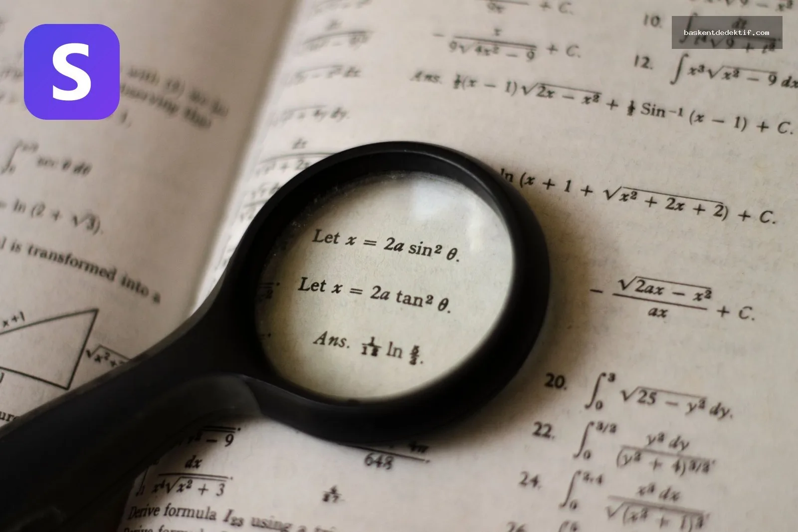 Meram Dedektif büyüteçle matematik denklemlerini inceliyor