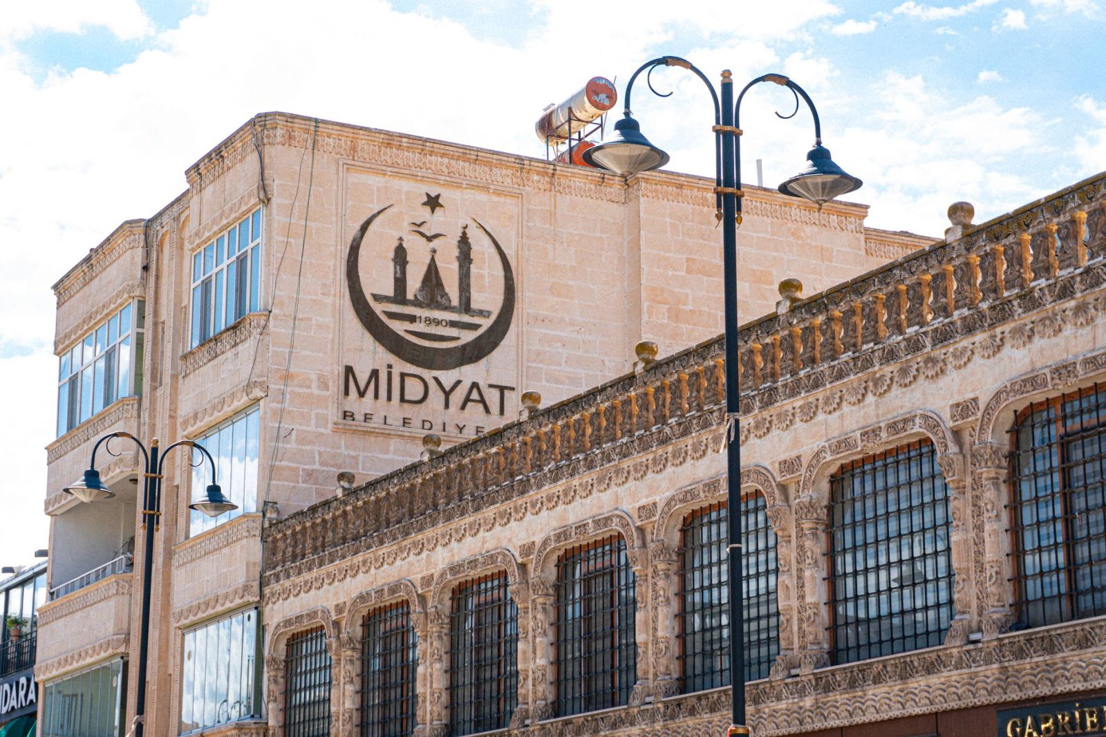 Mardin Midyat Dedektif Mardin’ın Midyat’ta tarihi taş mimarisiyle kaplı süslenmiş köşkler
