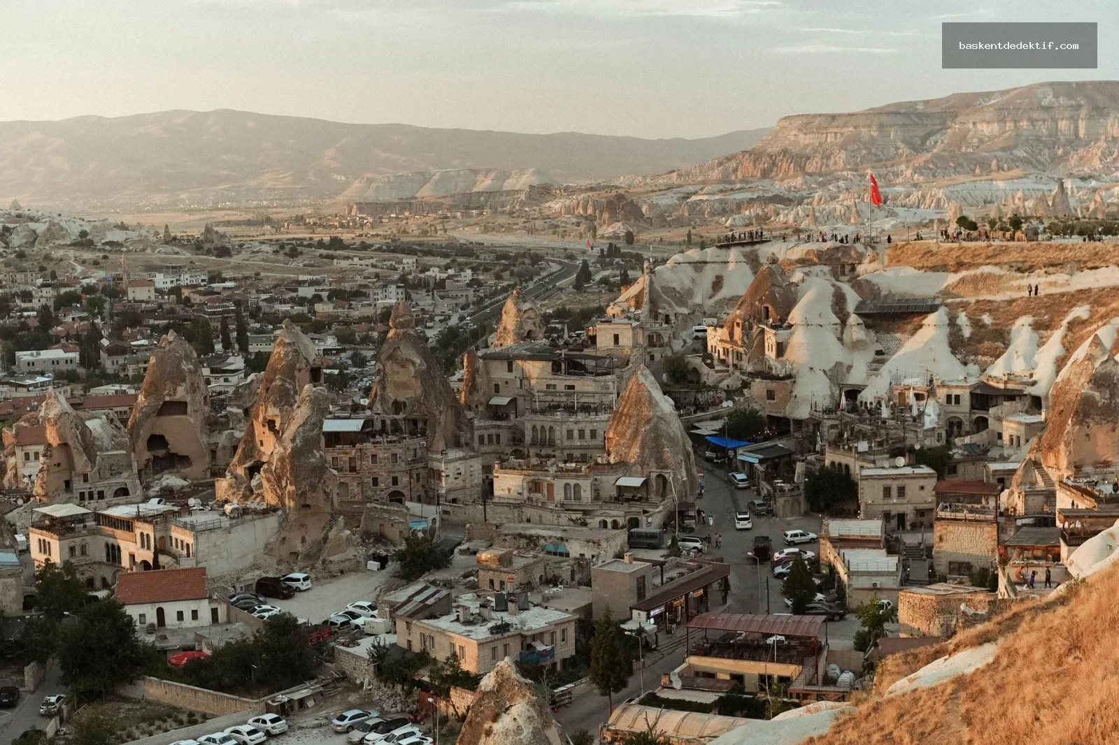 Nevşehir Merkez Dedektif: Kapadokya’nın Sırlarını Profesyonel Bir Şekilde Keşfedin 3 Dedektif Nevşehir’in kapalı bir kapadokya mağarası içinde detektiflik görevini sürdürürken gece ışıklarıyla