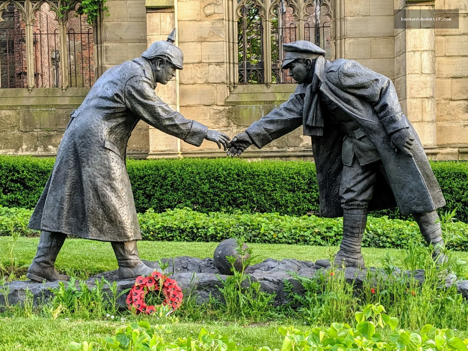 1914’de I. Dünya Savaşı’nda İngiliz cephesinde askerler arasında kış tatili esnasında el
