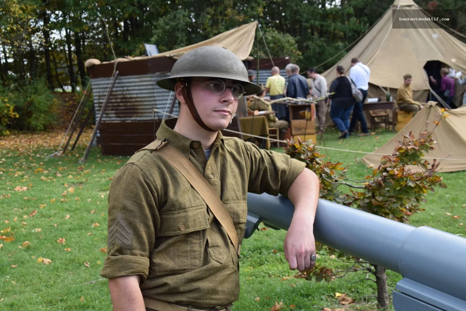 Dedektif Ordu Askıda duran bir I. Dünya Savaşı askeri reenactment etkinlikteki sahnede