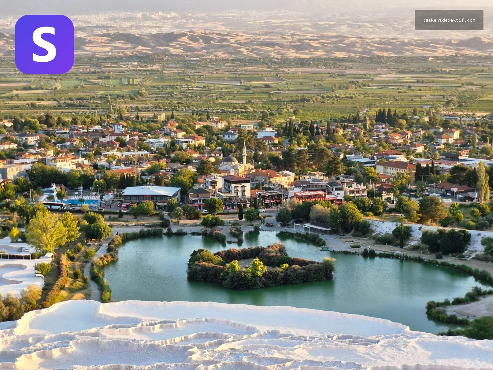 Denizli Pamukkale Dedektif ile beyaz travertenlerin nefes kesen kuş bakışı görünümü