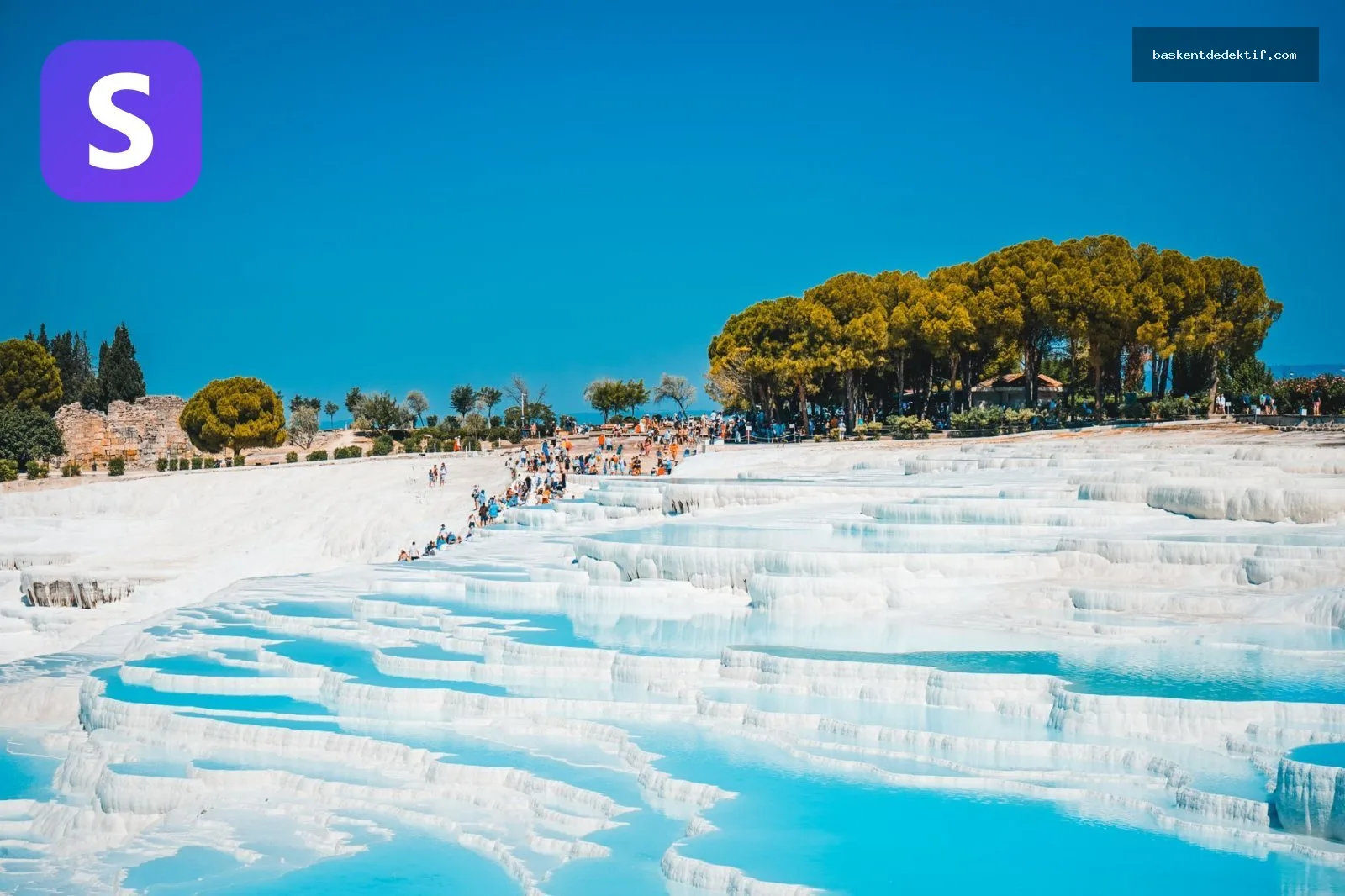 Pamukkale Dedektif traverten teraslarında poz veriyor