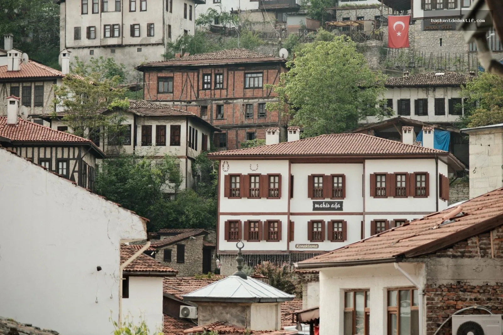 Safranbolu Merkez Dedektif: Tarihi Dokuda Profesyonel Çözümler 2 Ottoman-era dedektif Safranbolu'nun tarihi sokaklarında detektiflik mesleğiyle profesyonel çözümler sunuyor