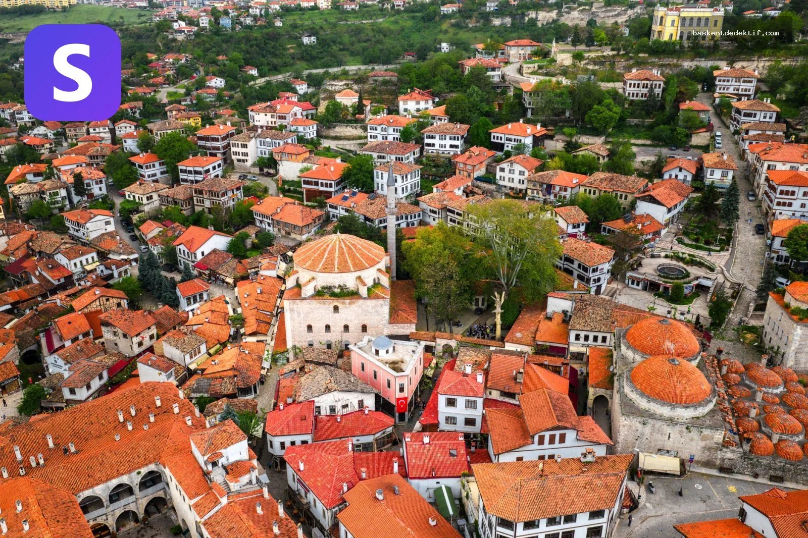 Dedektif Safranbolu geleneksel Osmanlı sokaklarında