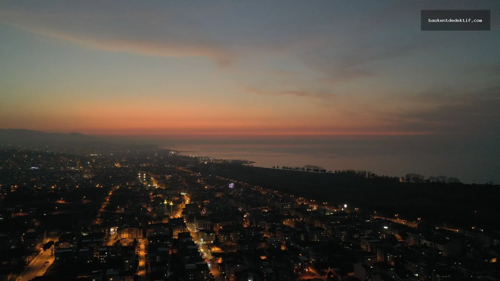 Dedektif Samsun Samsun'da geceleyin şehri aydınlatırken gizli detektif faaliyetleri