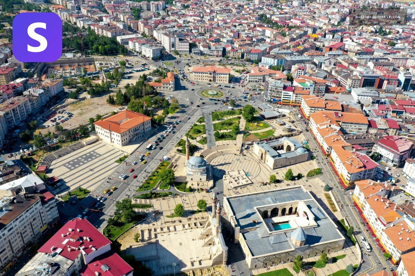 Sivaslı Dedektif, tarihi şehir merkezinde havadan inceleme