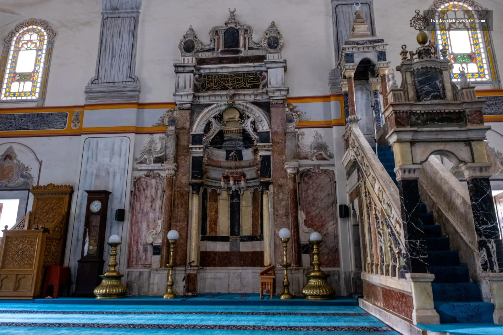Talas Dedektif: Kayseri'nin Gizemlerini Aydınlatan Özel Araştırmalar 3 Ottoman-era Kayseri Talas Dedektif'in tarihi su saati ve zengin cami iç mimarisi
