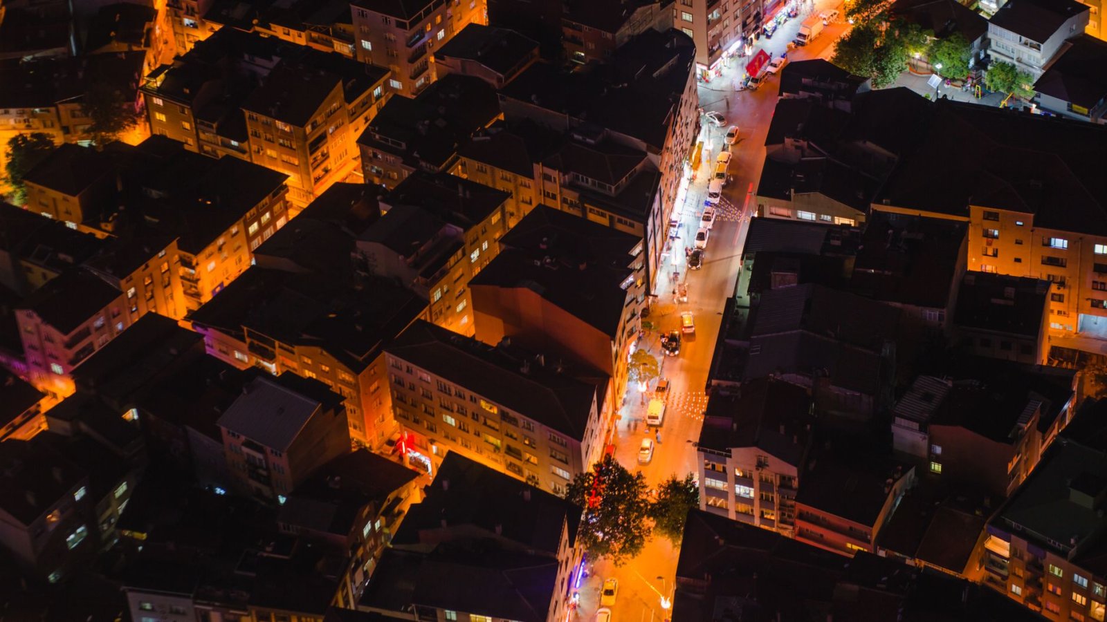 Yenişehir Merkez Dedektif’in modern şehrin gece hayatı ve gizemli rooftop aydınlıkları